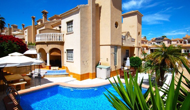 Very beautiful house close to everything, private swimming pool, all-inclusive