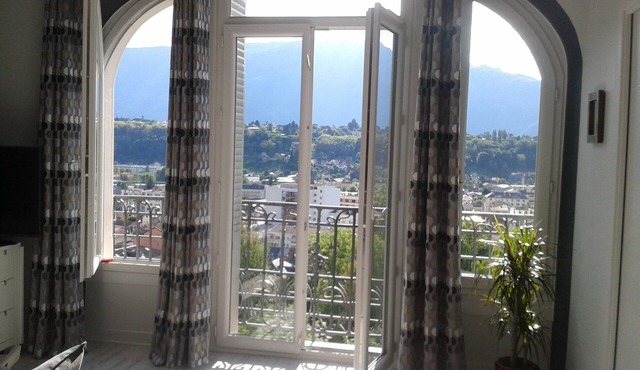 Very beautiful apartment with stunning views & pool in residence