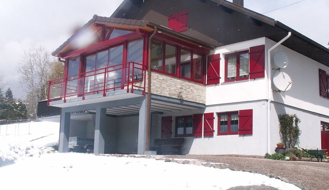 Very beautiful chalet-style studio with lake view near the ski slopes for 2 people 1 child