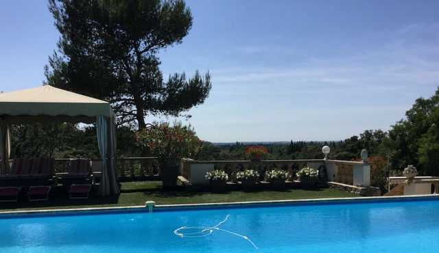 Very beautiful Gîte with sharing pool close to Eygalières - 2 people