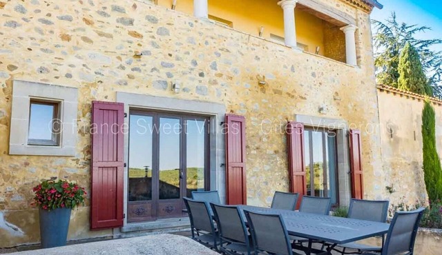 Very beautiful house upto 8 people with large pool and views