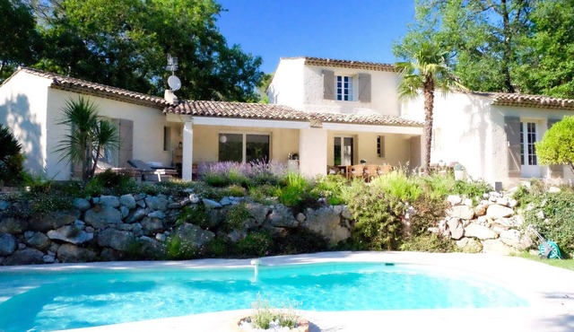 Very Beautiful Villa with swimming pool, aircond, wifi, pétanque, table tennis