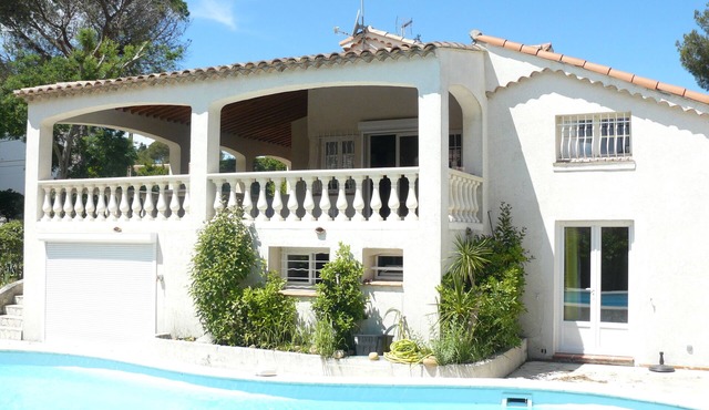 Very beautiful VILLA 300 m beaches, air-conditioned, covered terrace, barbecue,