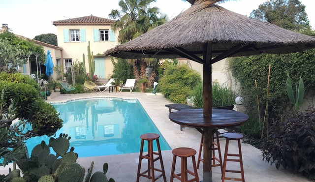 Very beautiful villa, comfortable and very bright, in a residential area.