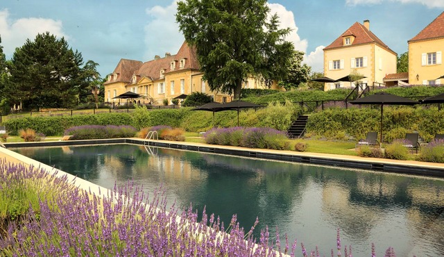Very beautiful villa with pool on Château les Merles golf course, near Bergerac