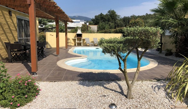 Very beautiful wooded villa, heated swimming pool, breathtaking view - 8/10 people