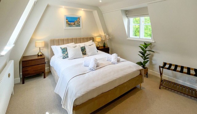 Very best location - Luxury boutique flat by river