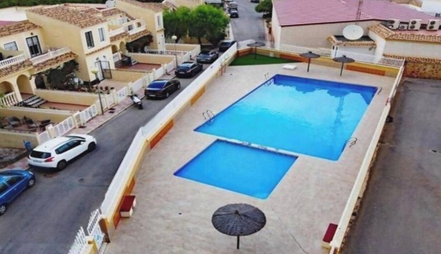 Very bright and fresh bungalow with terrace, swimming pool and close to the best beaches.