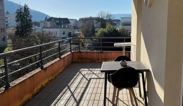 Very bright apartment close to town center, quiet