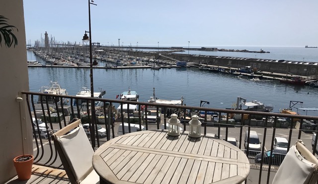 Very bright F2 with terrace and panoramic view of the Port