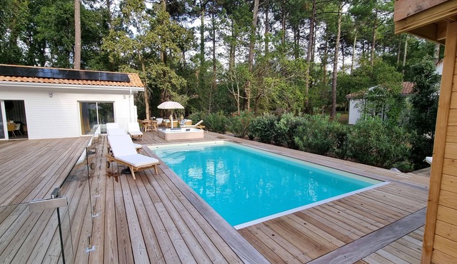 Very bright Scandinavian chalet located 3 min. from the lake and 10 min. of the