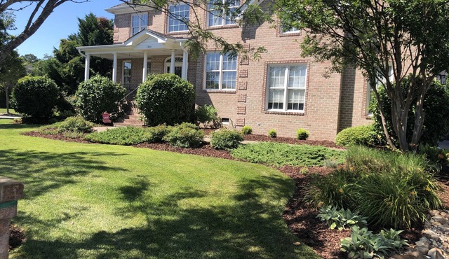 Very Bright, Spacious Home Just Minutes From Beaches, Parks, Museums, And More!