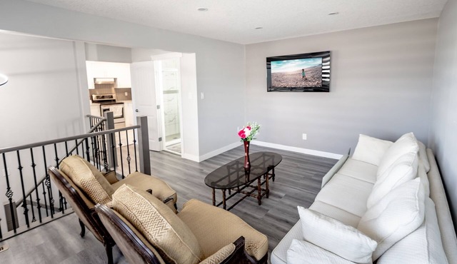 Very central Full renovated in Aug 2024 rare find pet friendly 2 min from hwy1