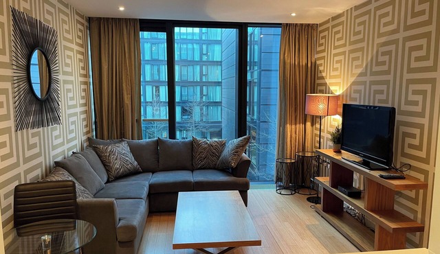 Very centrally located chic one bed Quartermile apartment