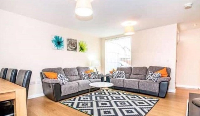 VERY CLEAN + AIR CONDITIONING + PARKING + INTERNET