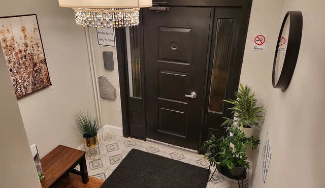 Very Clean and Comfortable 3 Bedroom - Near Everything.