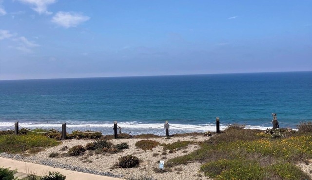 Very Clean Oceanfront Condo with Wi-Fi! 5-Star Vacation!