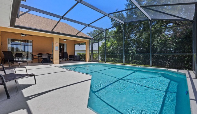 VERY CLEAN & SPACIOUS! Pool, Game Room, BBQ, 2 King Masters-Close to Disney!