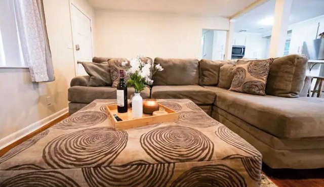 Very Clean, Spacious, & Quiet Home Near Beaches