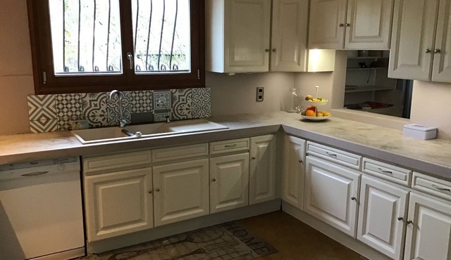 Very close to Bordeaux, large Landes-style house