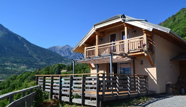 Very comfortable Gîte de France chalet. Sunny terrace, panoramic view.