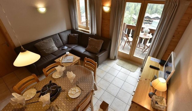 very comfortable 4-room apartment for 6-7 persons : small living room with TV - kitchen with dishwas