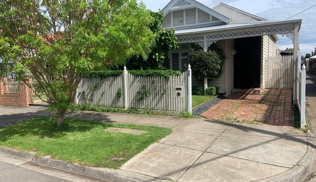 Very comfortable house only 5klms from City centre