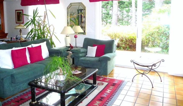 Very comfortable quiet house for 2 people, near sea and city