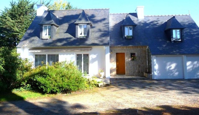 Very comfortable quiet house for 12 people, near sea and city