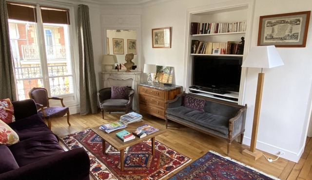Very comfortable renovated apartment Paris 15eme