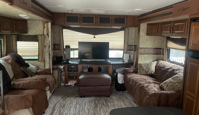 Very comfortable 32 foot Camper Trailer with 3 slide outs