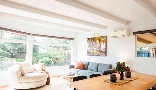 Very Cool Mid Century, Pet Friendly Urban Oasis