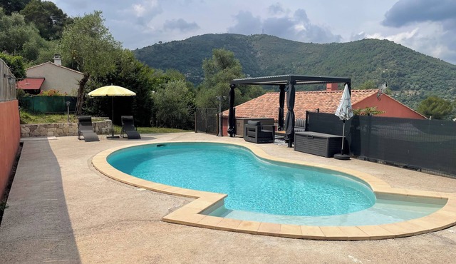 Very cosy villa with swimming pool 20 minutes from Nice