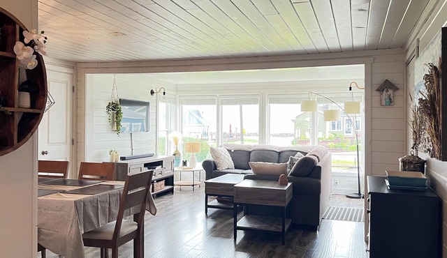 Very cozy and spacious 4-season cottage with easy access to Ocean