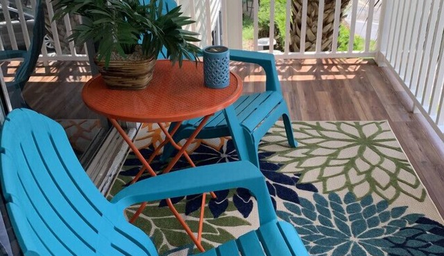 Very cute and comfortable two bedroom with view of the pool