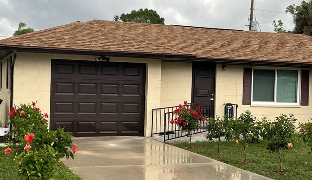 Very Cute Cottage , in Bonita- Queen Bed + 2 Rollaway Beds. Near the Beach!