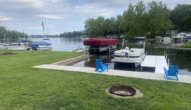 Very cute lakefront cottage. This little gem is just the getaway everyone needs!