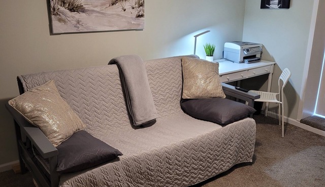 Very Cute & Superb Location 2 Room Suite