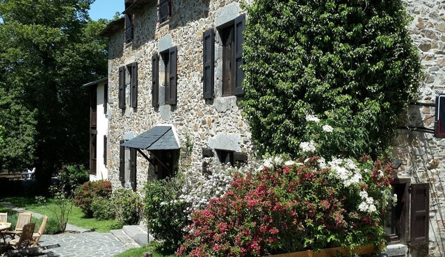 Very large 1851 Cantalien house with private swimming pool