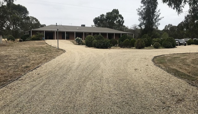 Very Large 4 Bedroom House and Pool