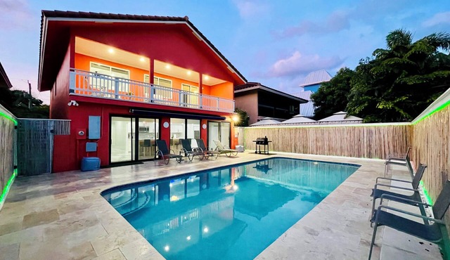 Very large 4 bedroom house-restaurants-central-heated pool-balconies