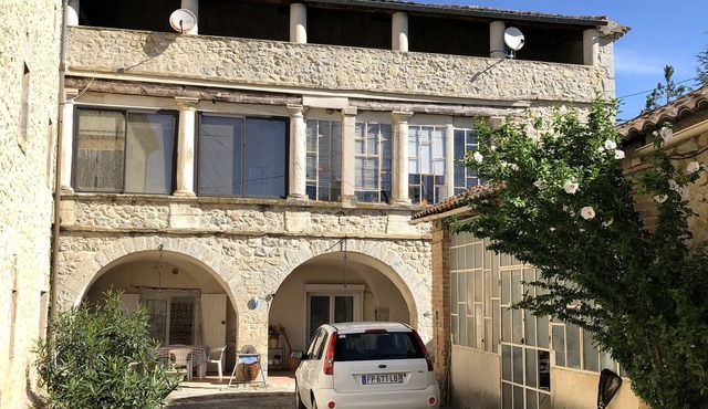 VERY LARGE 5-ROOM PROVENCAL-STYLE APARTMENT IN LARGE STONE FARMHOUSE