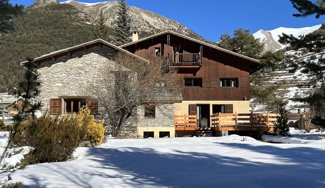 Very large chalet in high mountains!