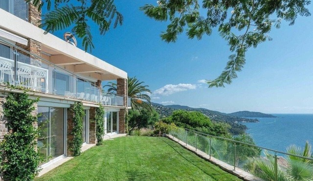 Very large contemporary villa - Panoramic sea view - Garden