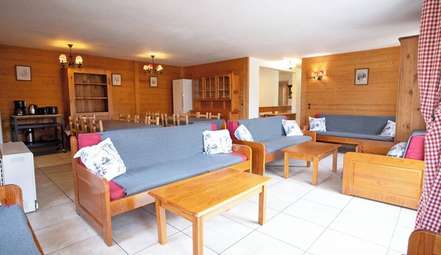 Very large duplex at the foot of the chair lift for 16/18 people