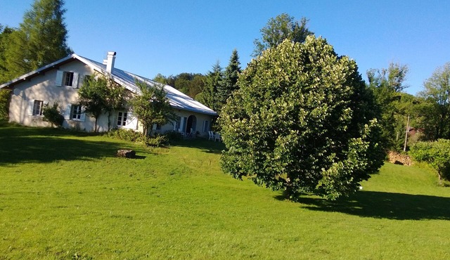 Very large farmhouse (XVIIIth century) restored, 6 bedrooms, 14 people