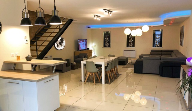 Very large renovated loft in the center of Montluçon, FREE WIFI