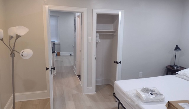 Very Large Studio with Easy Access to Center City and Outdoor access
