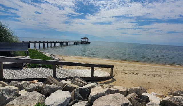 Very long Private Beach waterfront Cottage