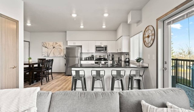 Very New 2 Bed 2 Bath Near DT and Perry District!